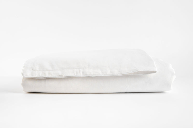 A White Duvet Cover Set made of Linen and Bamboo from Canada