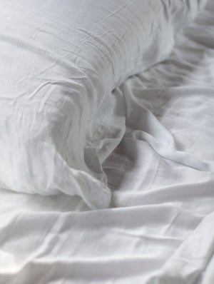 Hometrend sells bamboo bed sheets to Canada. The image shows bamboo fitted sheet, bamboo flat sheet, and bamboo pillow cases, all of which comes in a bamboo sheet set.