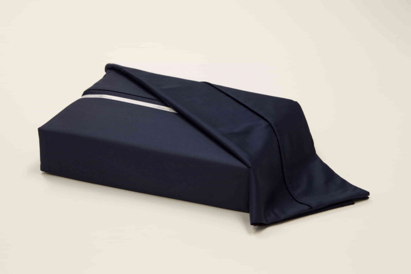 A 100% Cotton SuperKing Duvet Cover Set in navy color